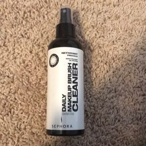 Daily Makeup Brush Cleaner